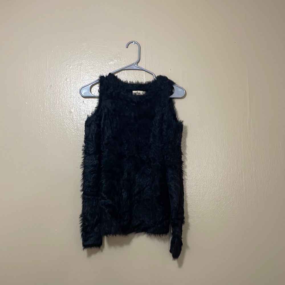 🌸 Clearance! 🌸 Hollister Black Fuzzy Cold Shoulder Sweater Size S